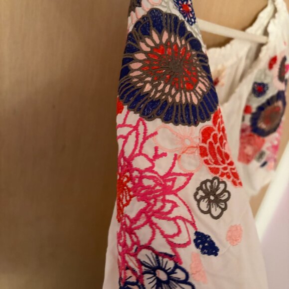 embroidered peasant blouse - Picture 3 of 4